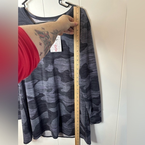 NWT LulaRoe Elizabeth Gray Camouflage Women’s Tunic Top Size Small - Picture 5 of 11